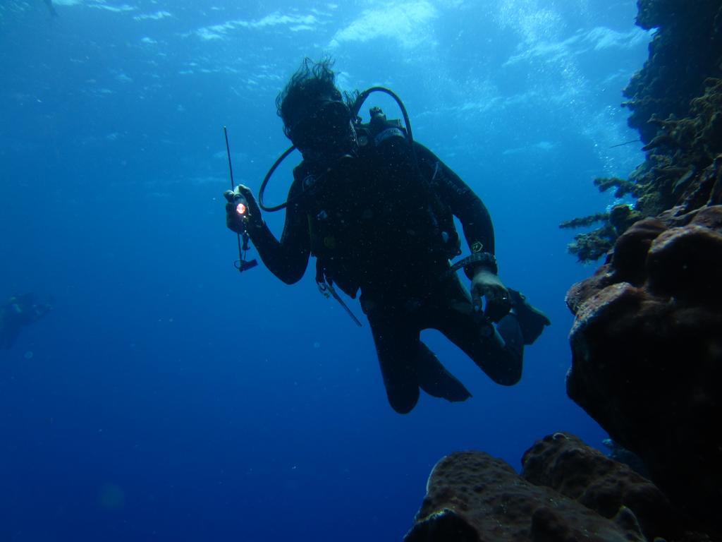 Nusantara Diving Centre Resort & Spa Manado Exteriör bild