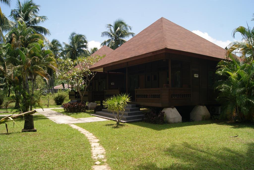 Nusantara Diving Centre Resort & Spa Manado Exteriör bild