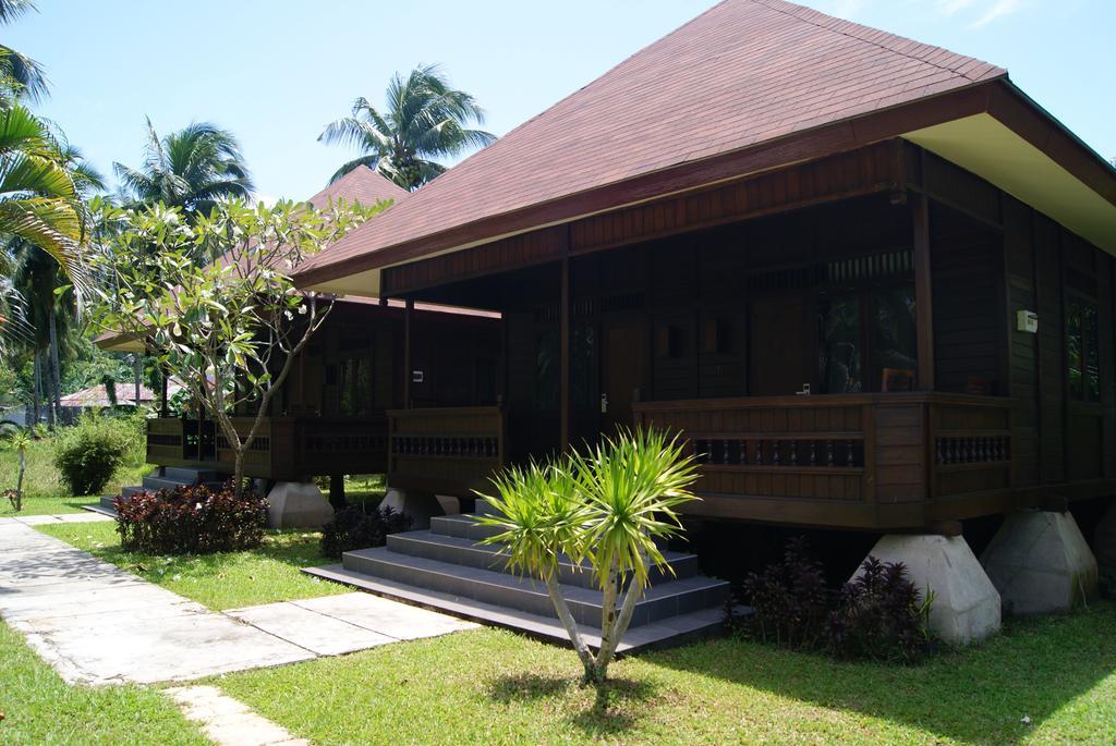 Nusantara Diving Centre Resort & Spa Manado Exteriör bild